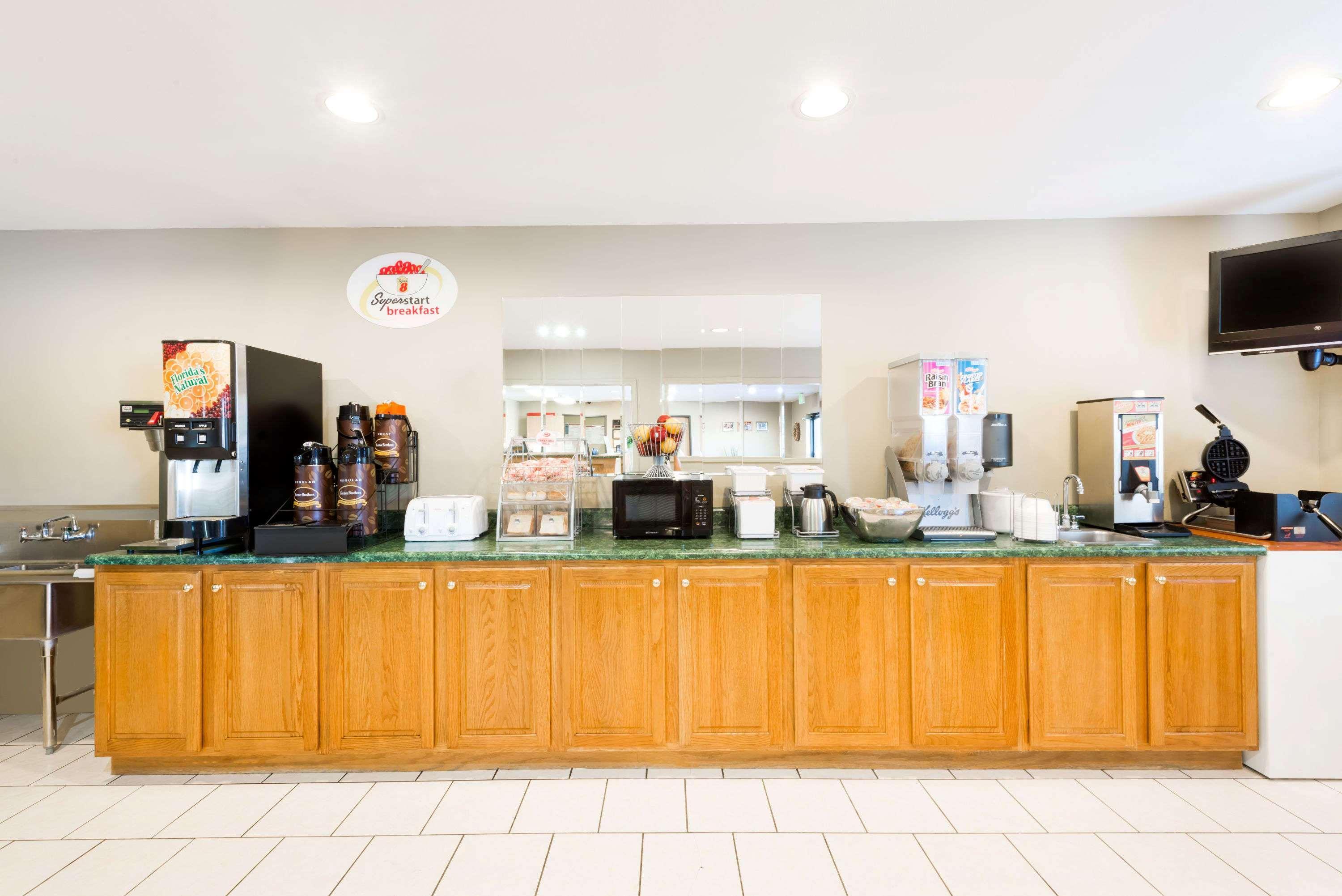 ซูเปอร์ 8 บาย วินด์แฮม ชานุต Hotel Chanute ภายนอก รูปภาพ