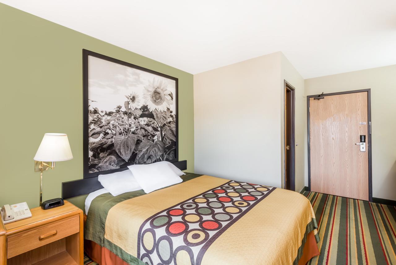ซูเปอร์ 8 บาย วินด์แฮม ชานุต Hotel Chanute ภายนอก รูปภาพ
