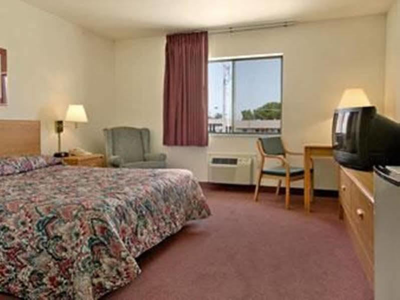 ซูเปอร์ 8 บาย วินด์แฮม ชานุต Hotel Chanute ภายนอก รูปภาพ