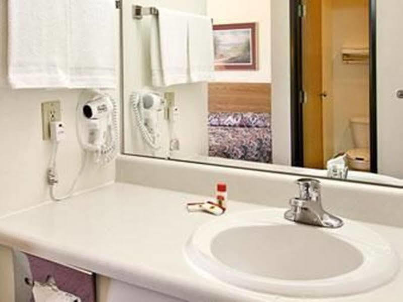 ซูเปอร์ 8 บาย วินด์แฮม ชานุต Hotel Chanute ภายนอก รูปภาพ